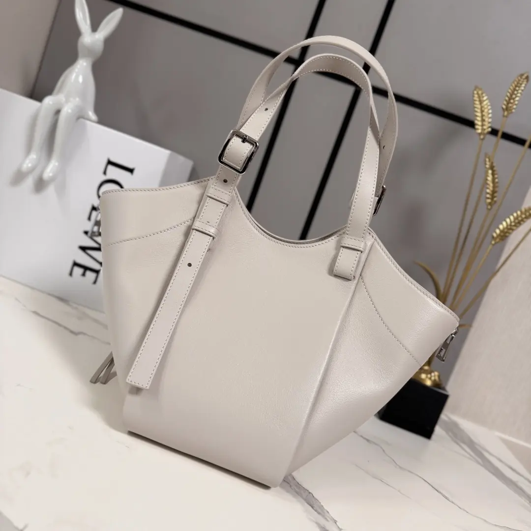 Loewe Style Grey Leather Shoulder Bag Lookbook Reference image 6