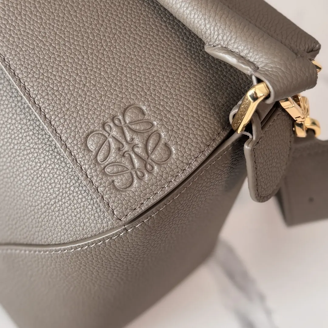 Loewe Style Grey Leather Wallet Lookbook Reference image 5