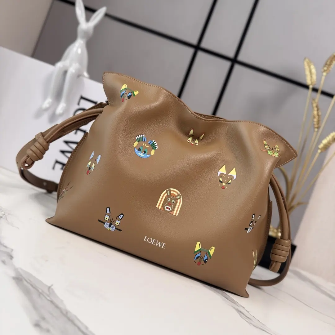 Loewe Style Leather Wallet Lookbook Reference image 1