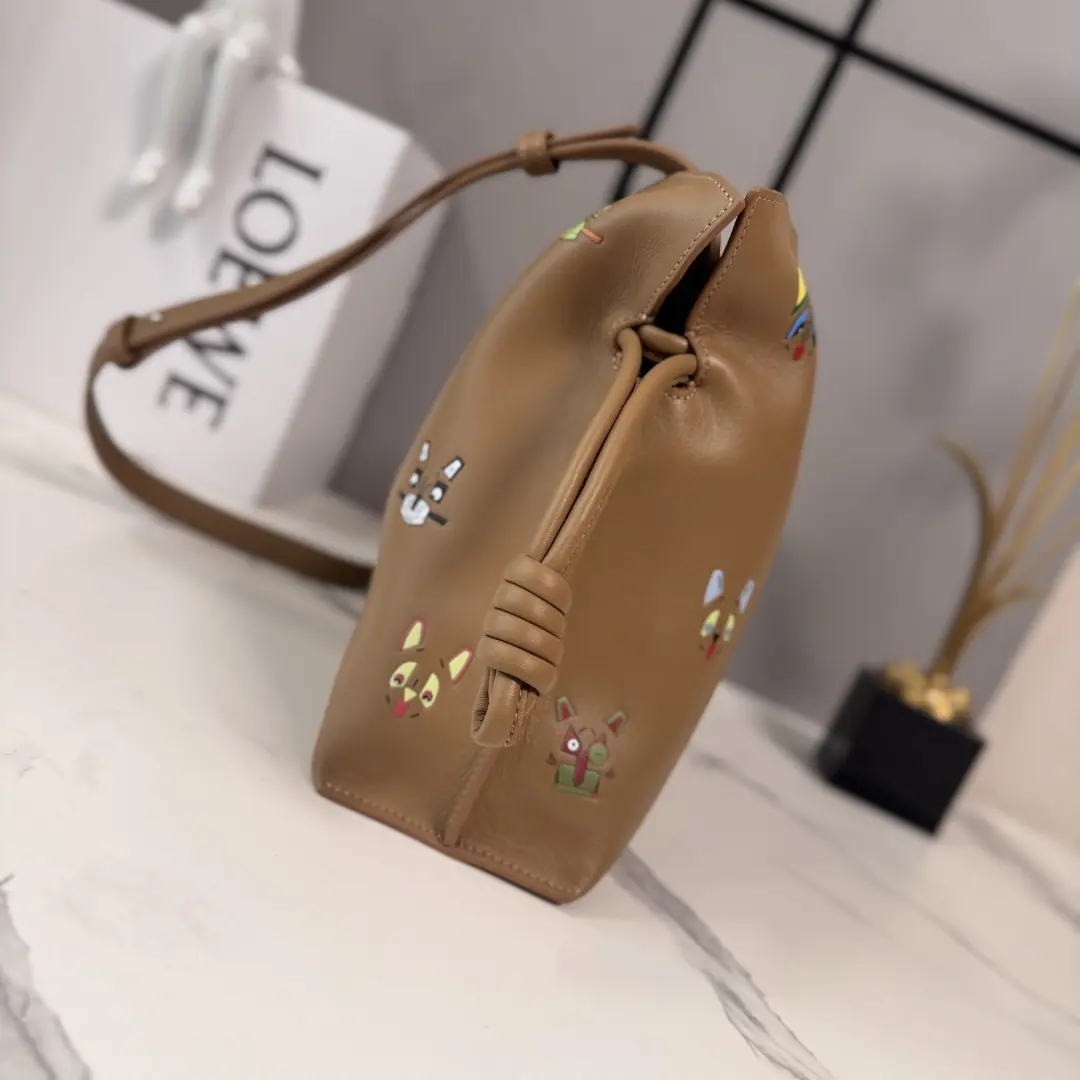 Loewe Style Leather Wallet Lookbook Reference image 2
