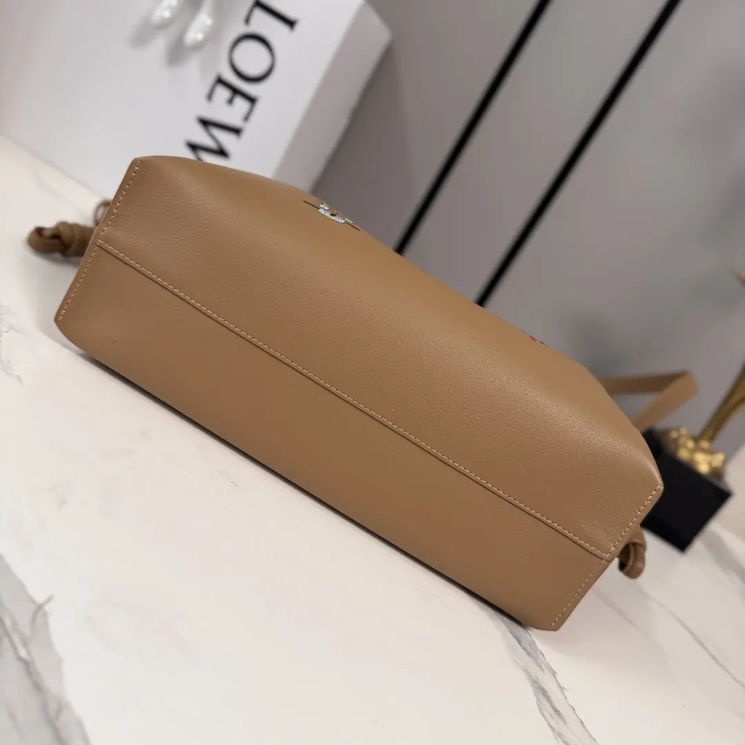 Loewe Style Leather Wallet Lookbook Reference image 4