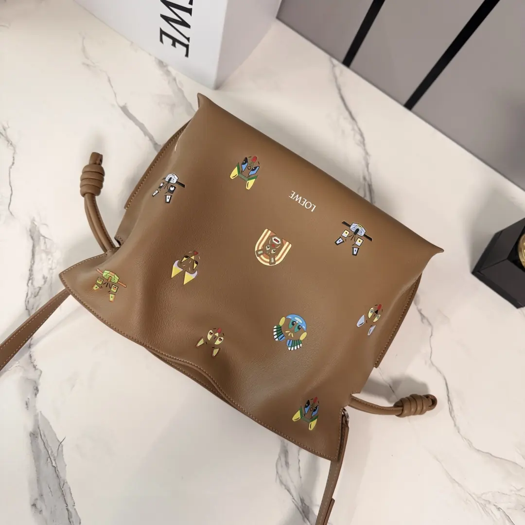 Loewe Style Leather Wallet Lookbook Reference image 5