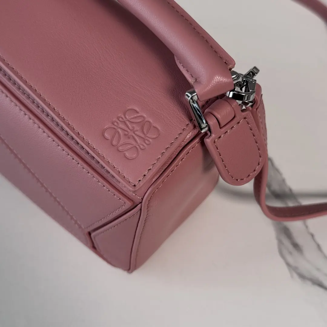 Loewe Style Pink Leather Top Handle Bag Lookbook Reference image 5