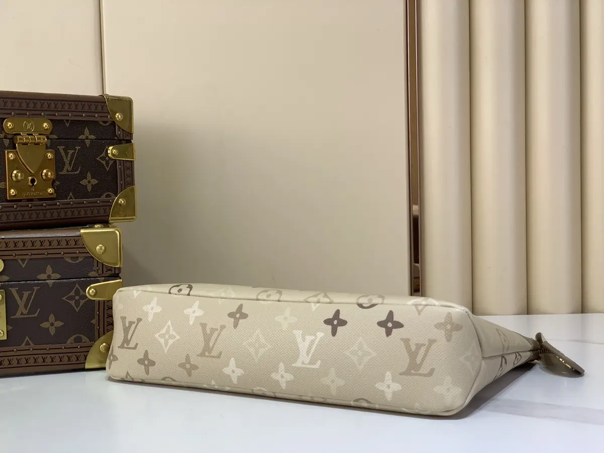 LV Style Beige Canvas Clutch Lookbook Reference image 4