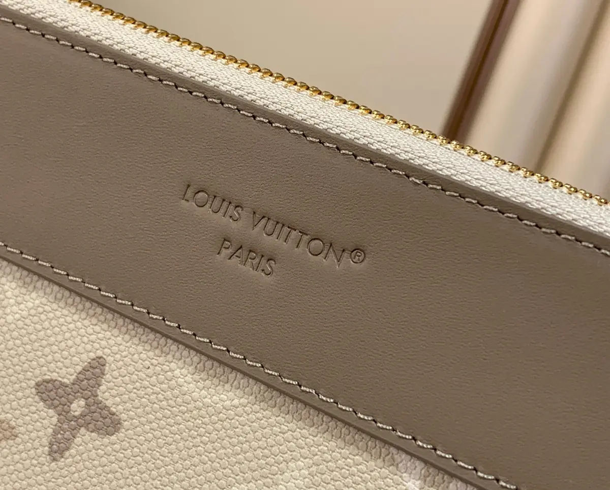 LV Style Beige Canvas Clutch Lookbook Reference image 5