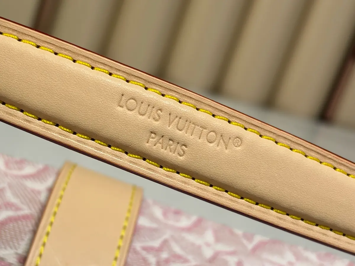 LV Style Beige Canvas Clutch Bags detail image 5 from source 787725
