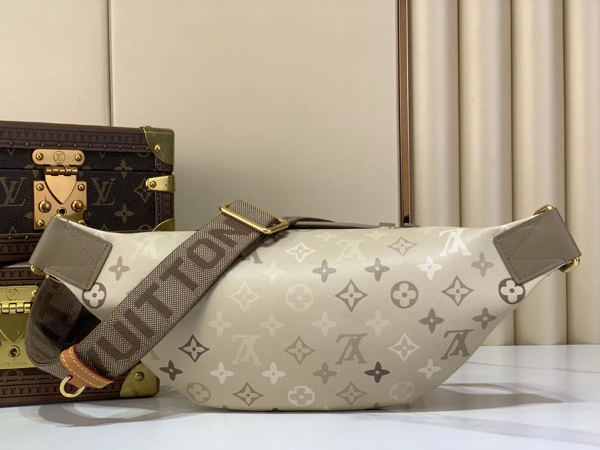 LV Style Beige Canvas Crossbody Bag Lookbook Reference image 3