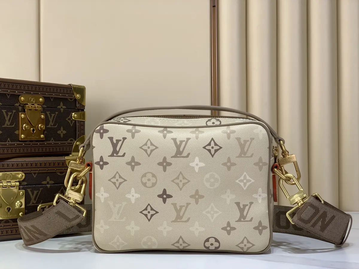 LV Style Beige Canvas Shoulder Bag Lookbook Reference image 3