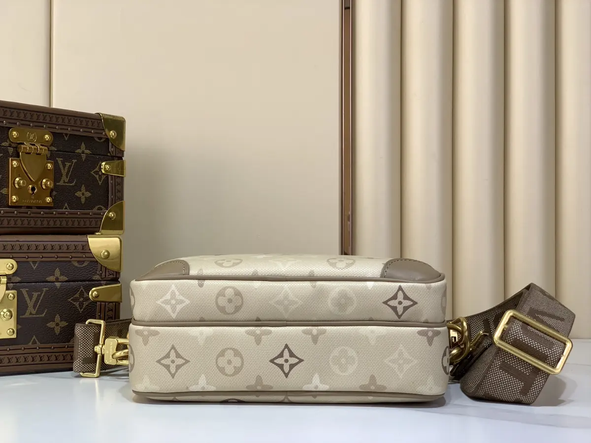 LV Style Beige Canvas Shoulder Bag Lookbook Reference image 4