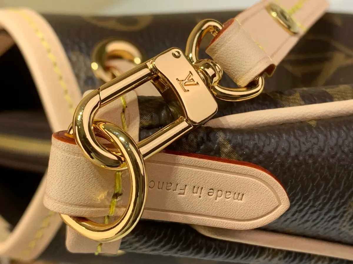 LV Style Beige Canvas Top Handle Bag style reference detail image 5 from source 787681