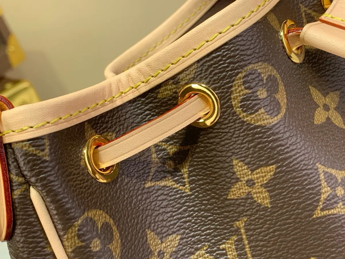 LV Style Beige Canvas Top Handle Bag style reference detail image 7 from source 787681