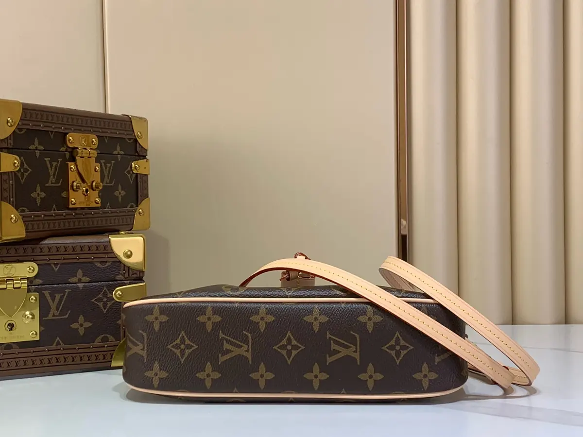 LV Style Beige Canvas Top Handle Bag style reference detail image 8 from source 787681