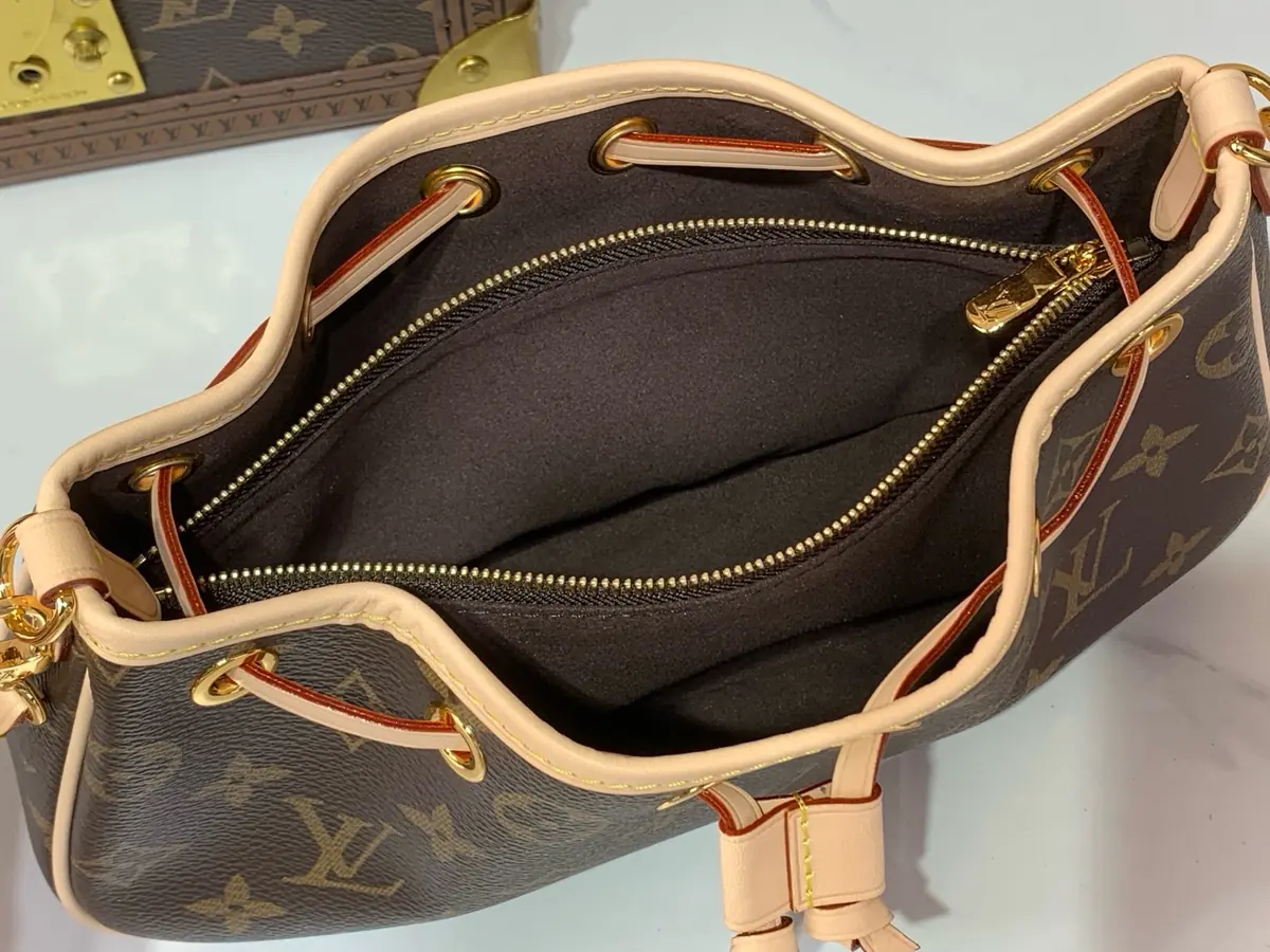 LV Style Beige Canvas Top Handle Bag style reference detail image 9 from source 787681