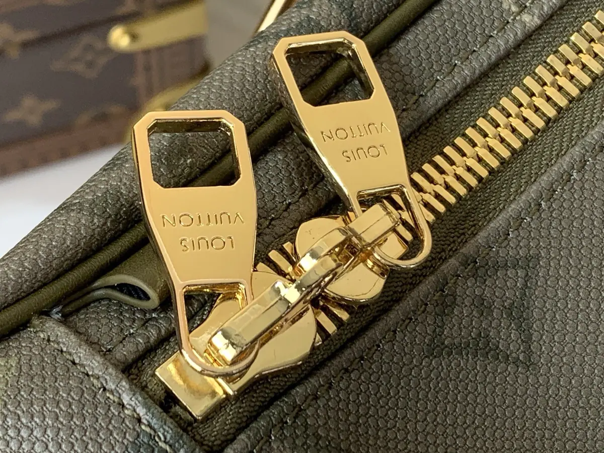 LV Style Beige Canvas Travel Bag Lookbook Reference image 6