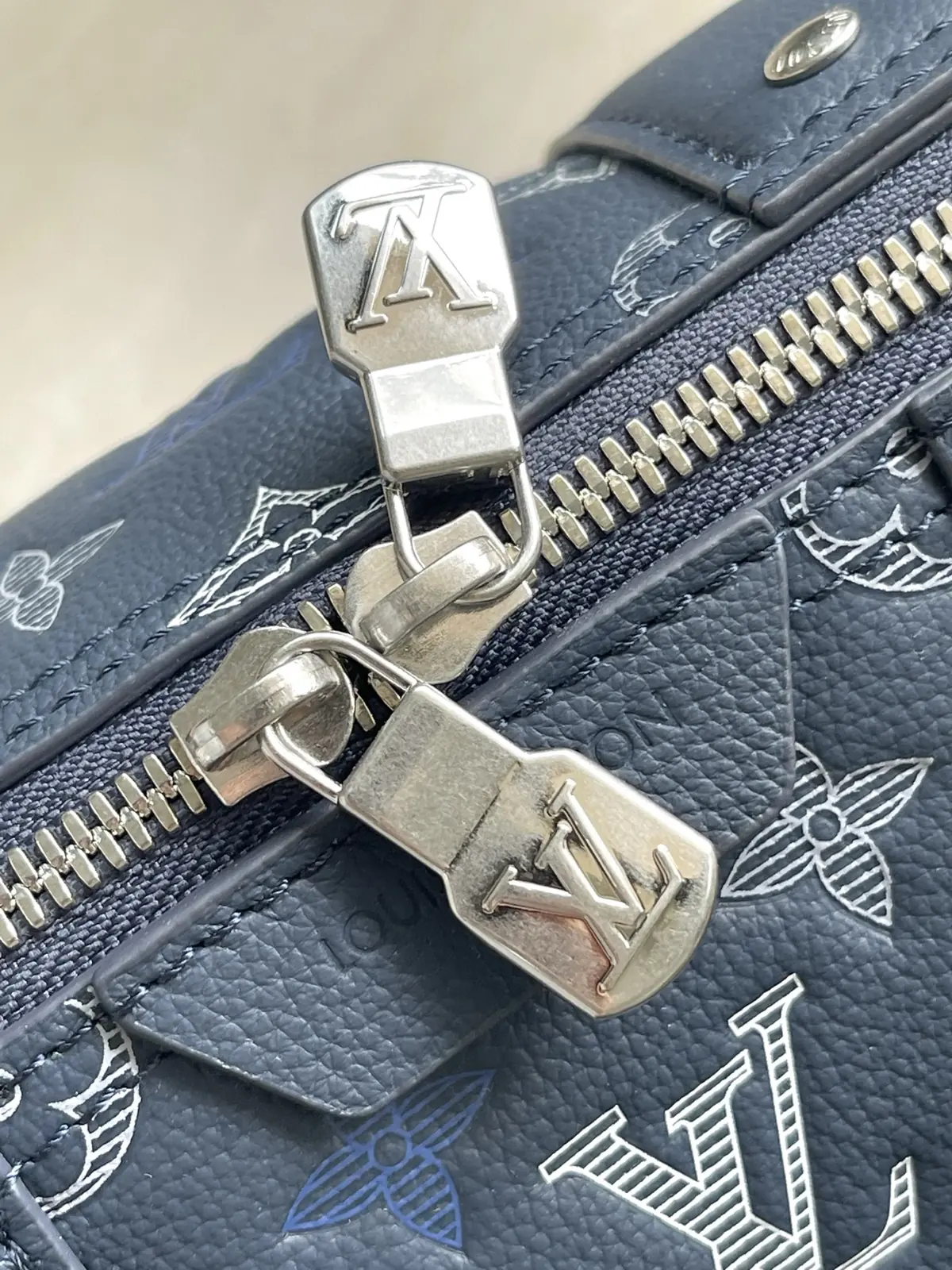 LV Style Beige Canvas Travel Bag Lookbook Reference image 6