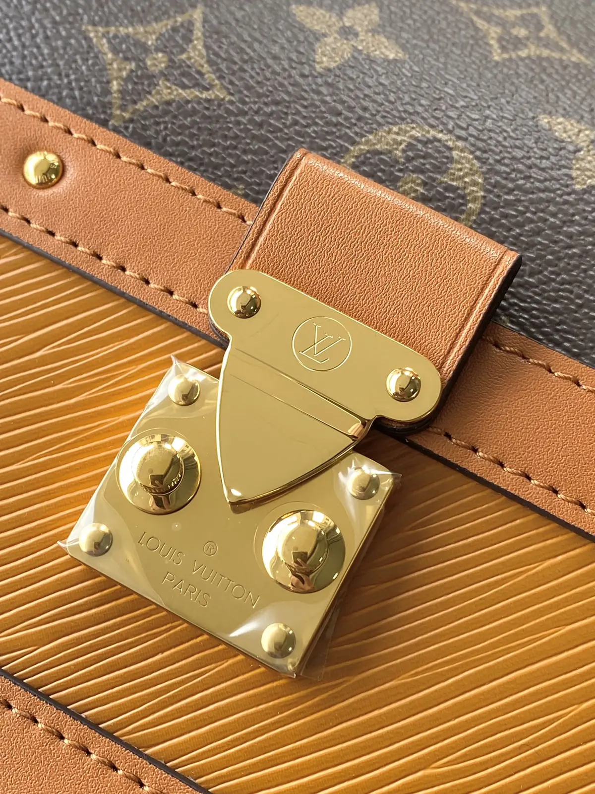 LV Style Beige Leather Bag Lookbook Reference image 5