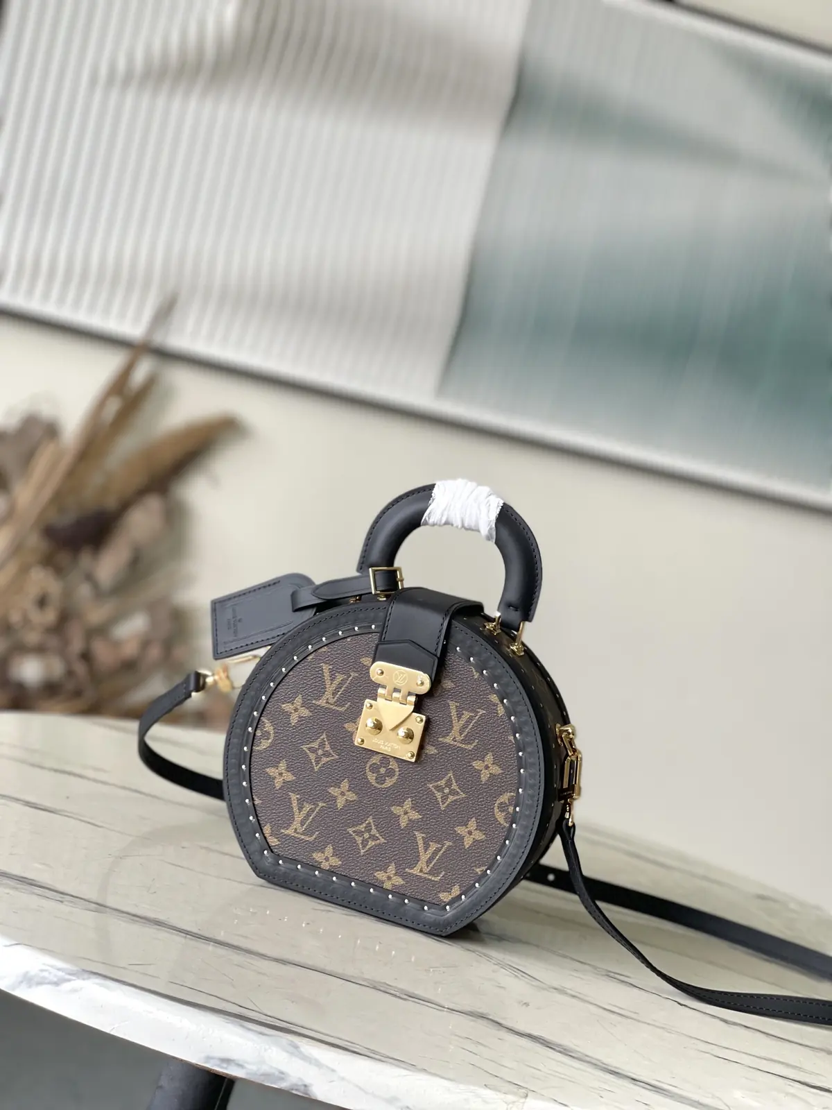 LV Style Beige Leather Bag style reference detail image 1 from source 787728
