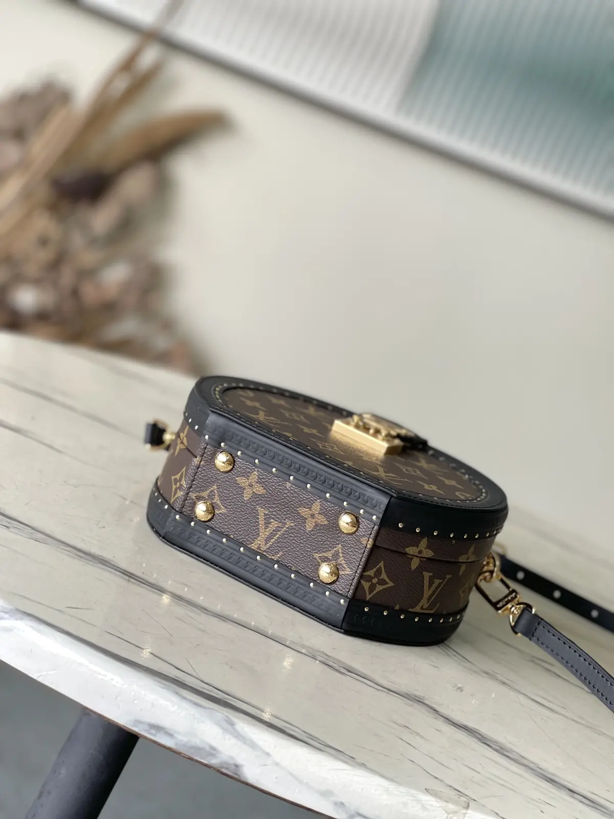 LV Style Beige Leather Bag style reference detail image 4 from source 787728