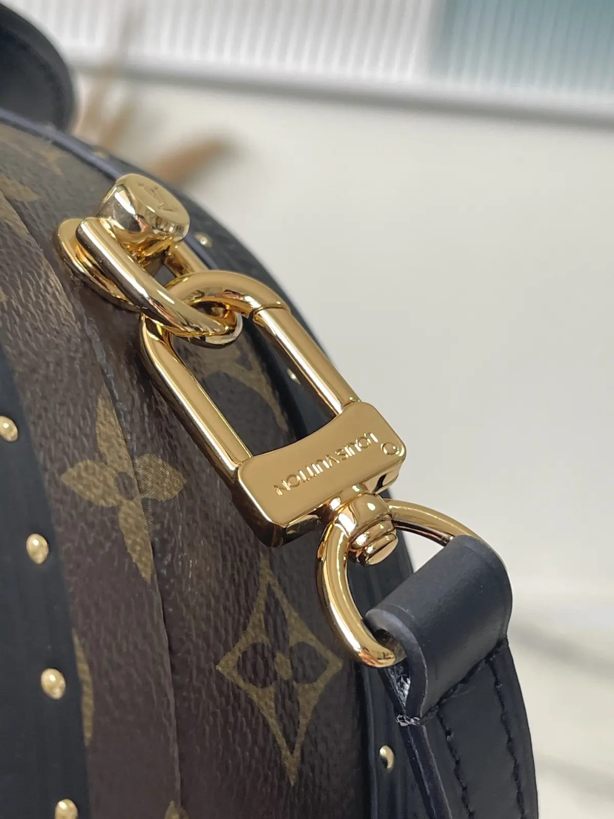 LV Style Beige Leather Bag style reference detail image 6 from source 787728