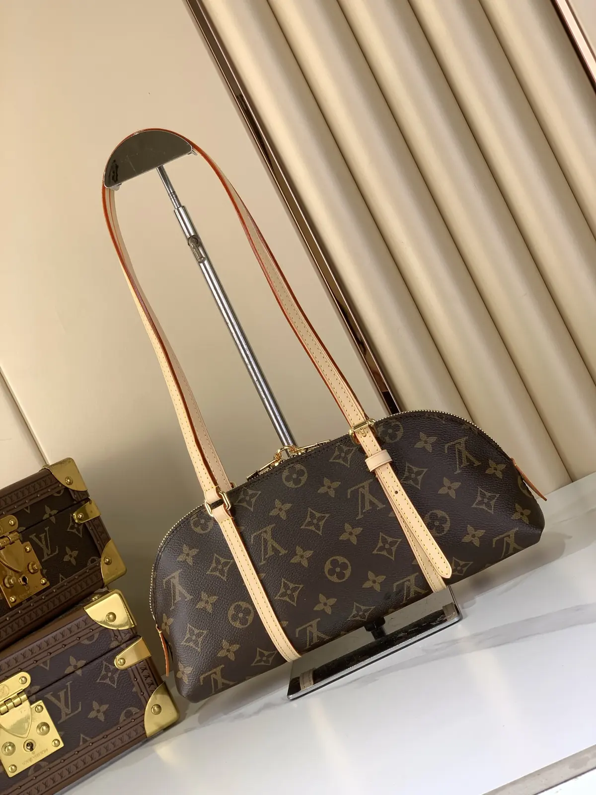 LV Style Beige Leather Card Holder Lookbook Reference image 3