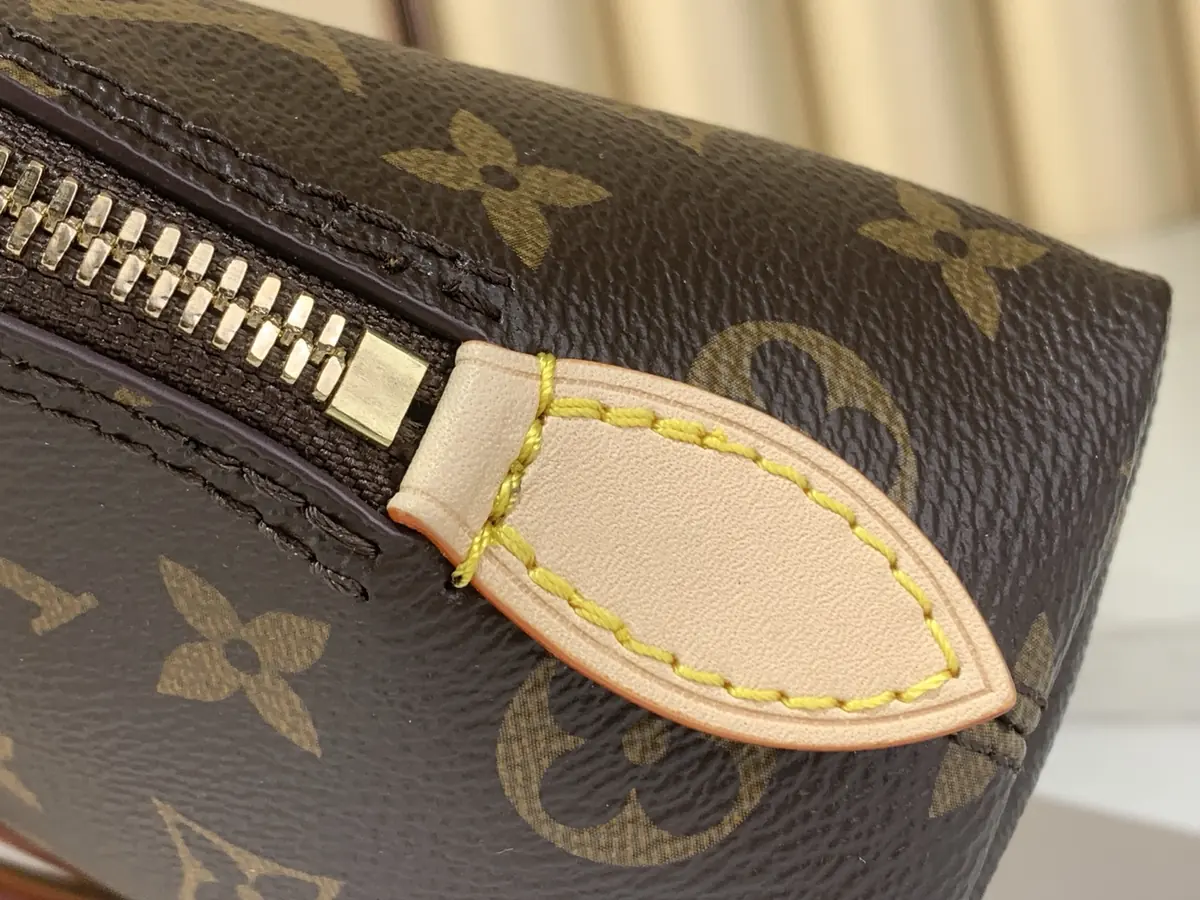 LV Style Beige Leather Card Holder Lookbook Reference image 5
