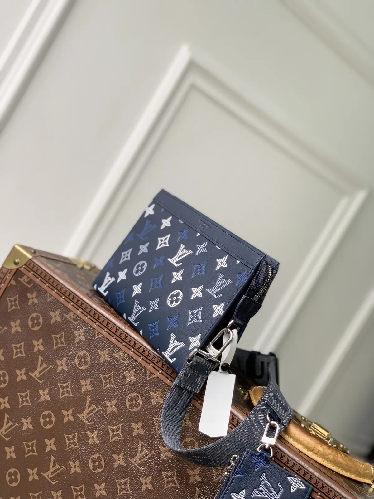 LV Style Beige Leather Card Holder Lookbook Reference image 2