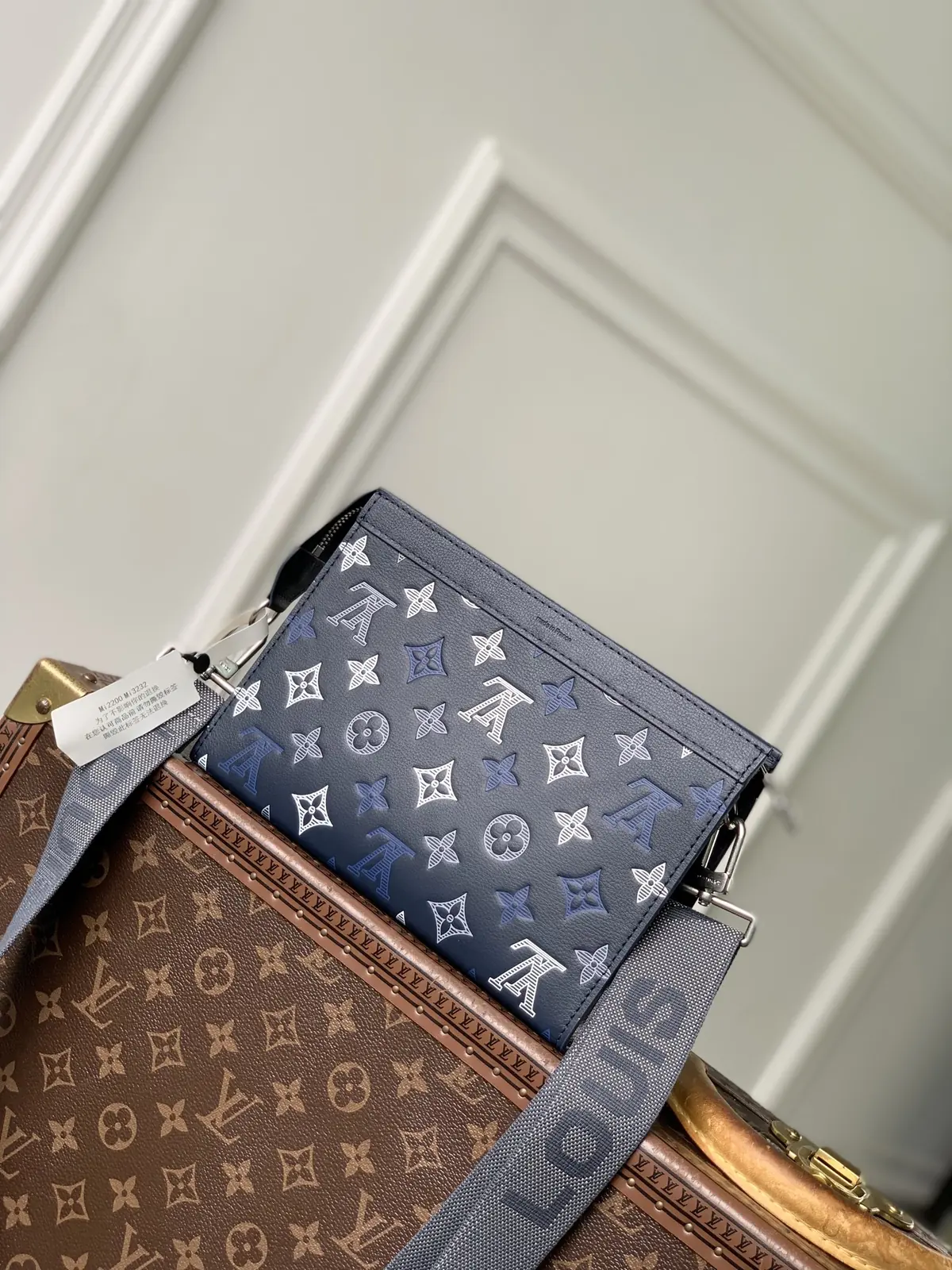 LV Style Beige Leather Card Holder Lookbook Reference image 3