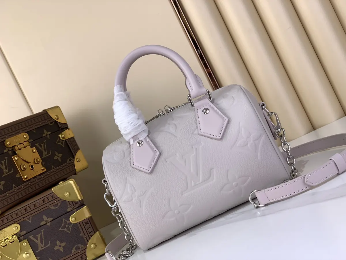 LV Style Beige Leather Chain Bag Lookbook Reference image 1