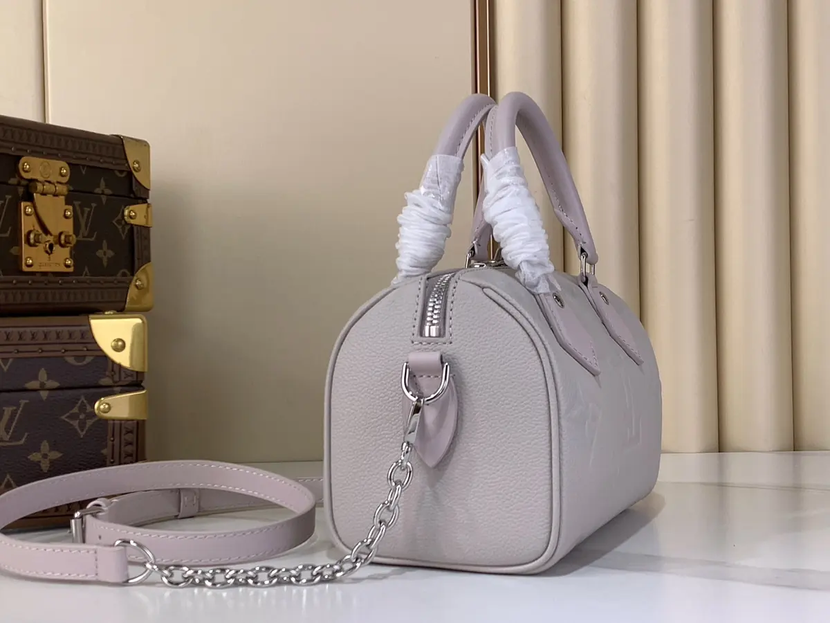 LV Style Beige Leather Chain Bag Lookbook Reference image 2