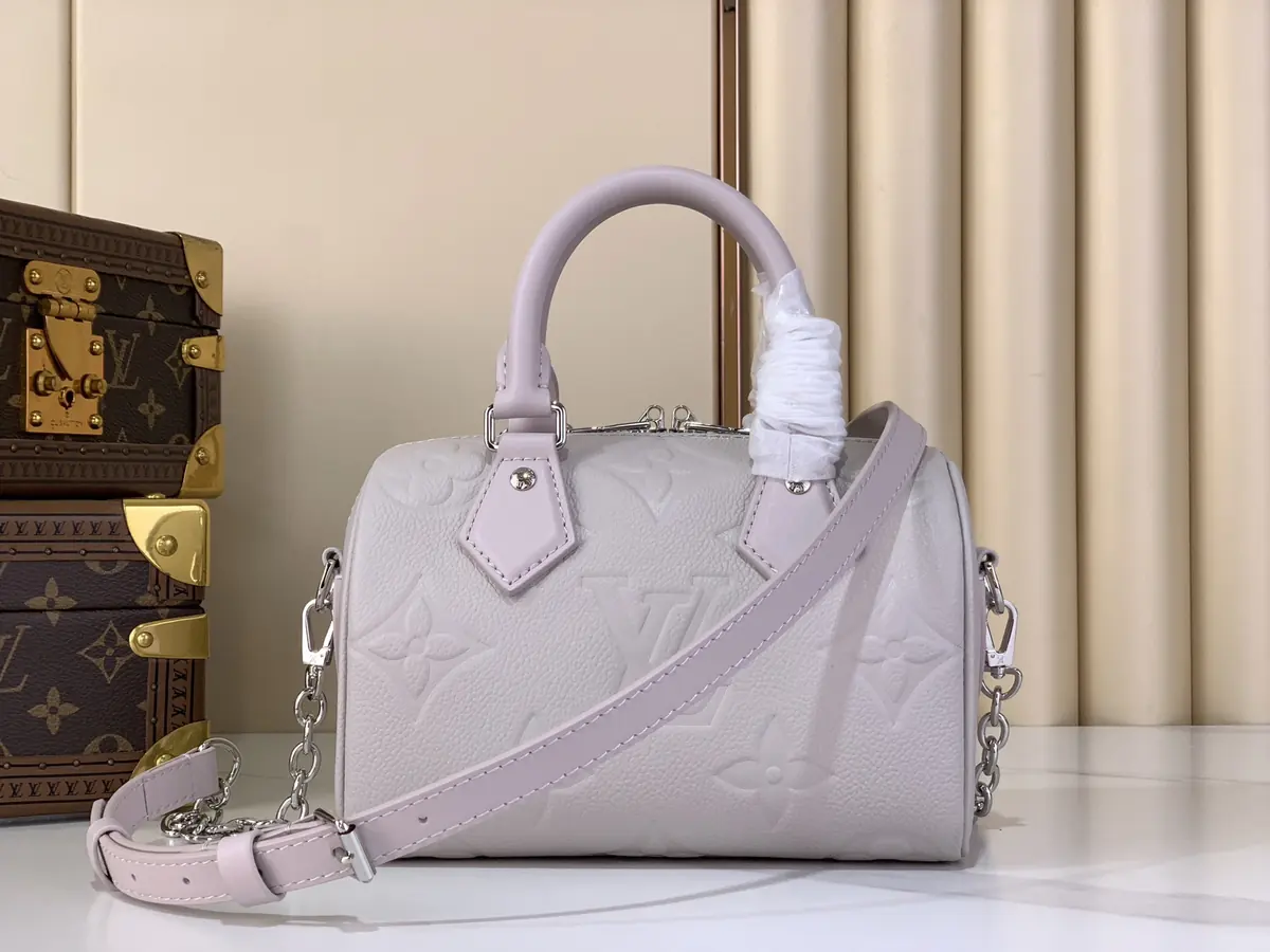 LV Style Beige Leather Chain Bag Lookbook Reference image 3