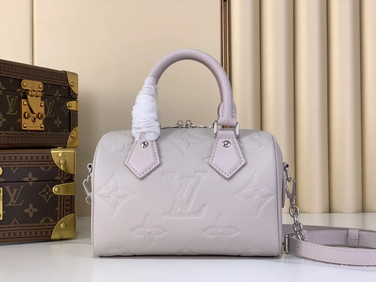 LV Style Beige Leather Chain Bag Lookbook Reference image 5