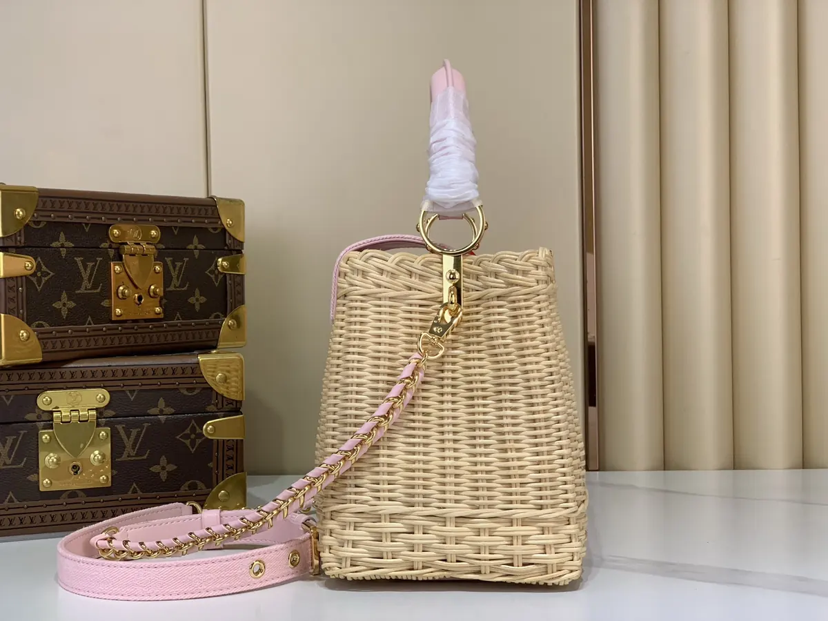 LV Style Beige Leather Chain Bag Lookbook Reference image 2