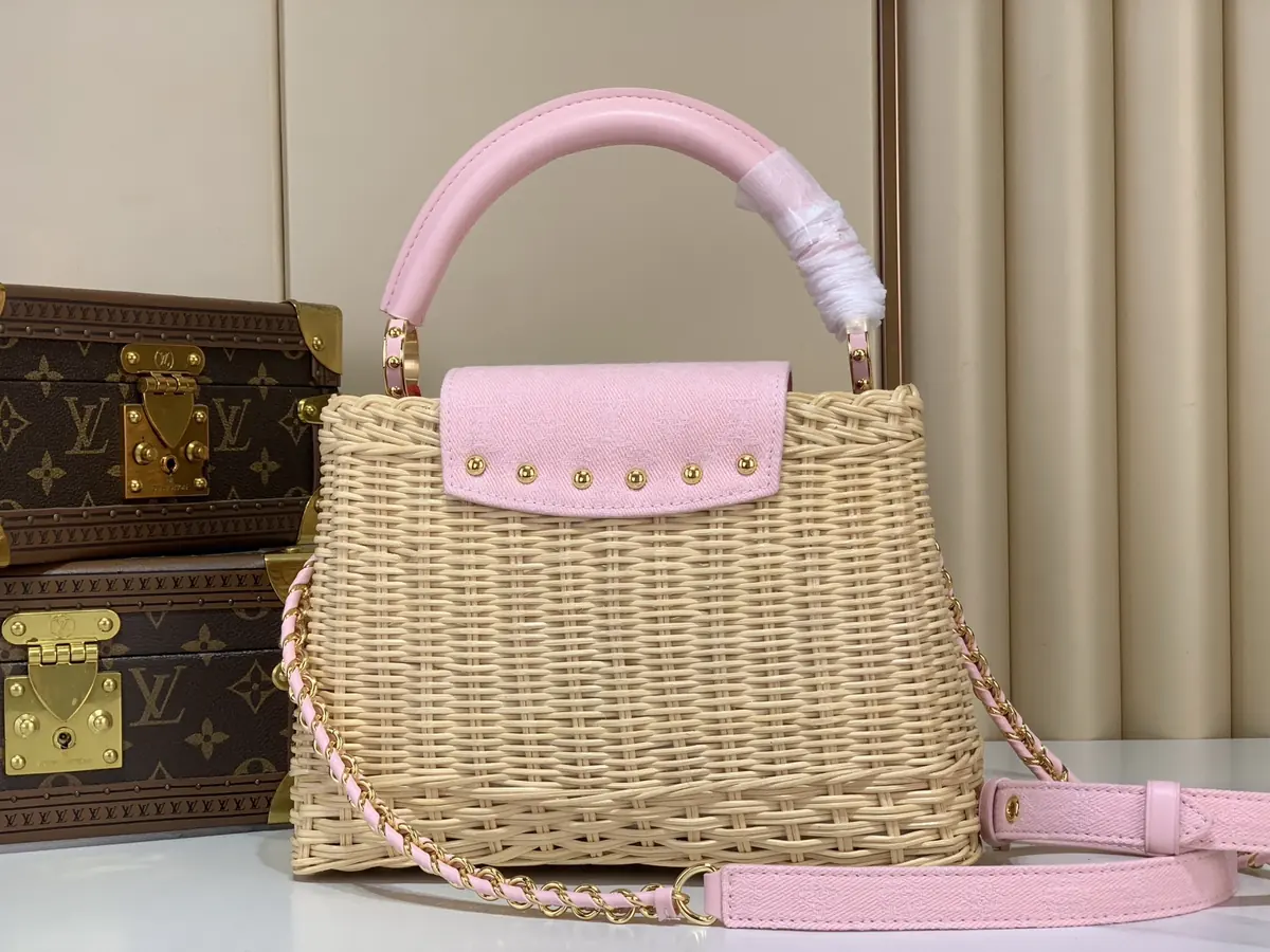 LV Style Beige Leather Chain Bag Lookbook Reference image 3