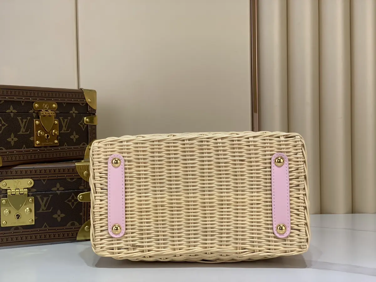 LV Style Beige Leather Chain Bag Lookbook Reference image 4