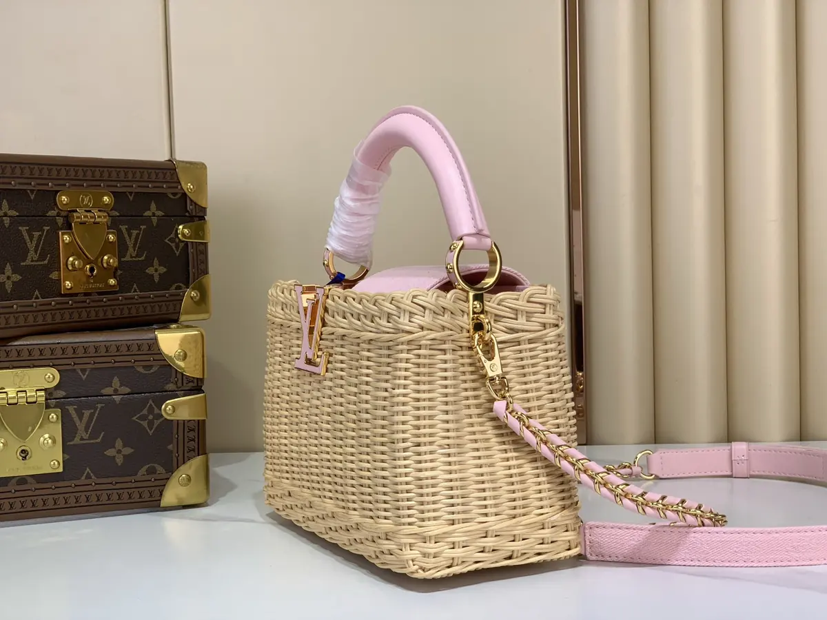LV Style Beige Leather Chain Bag Lookbook Reference image 2