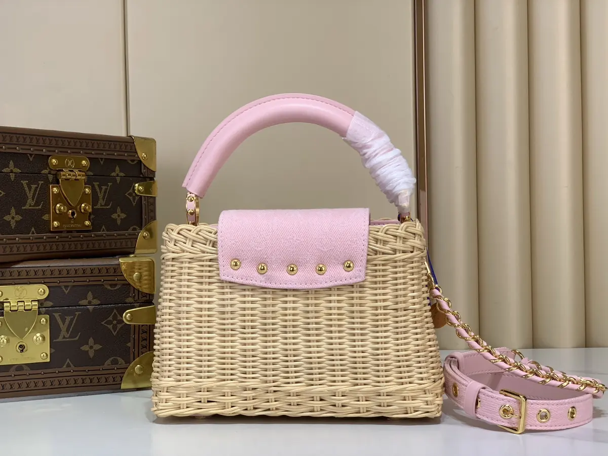 LV Style Beige Leather Chain Bag Lookbook Reference image 3