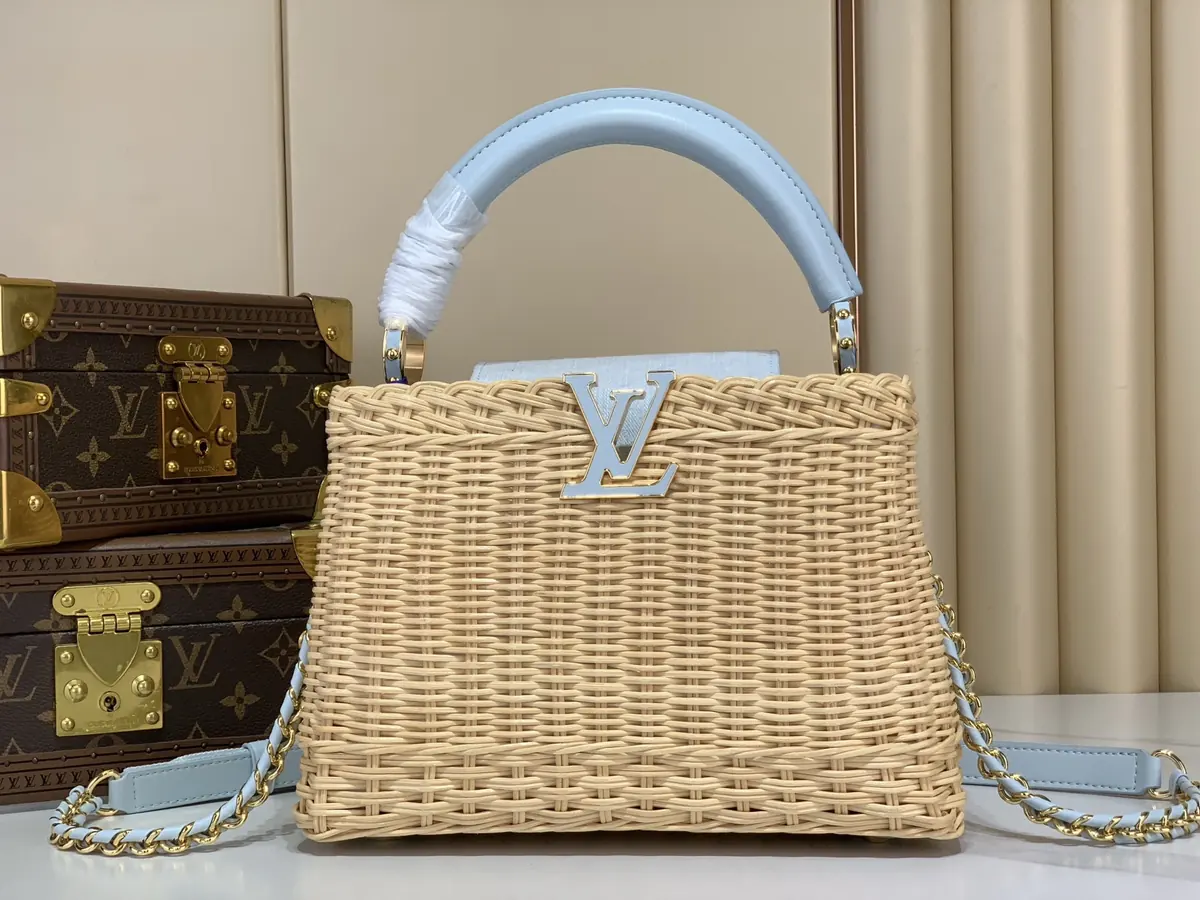 LV Style Beige Leather Chain Bag Lookbook Reference image 1