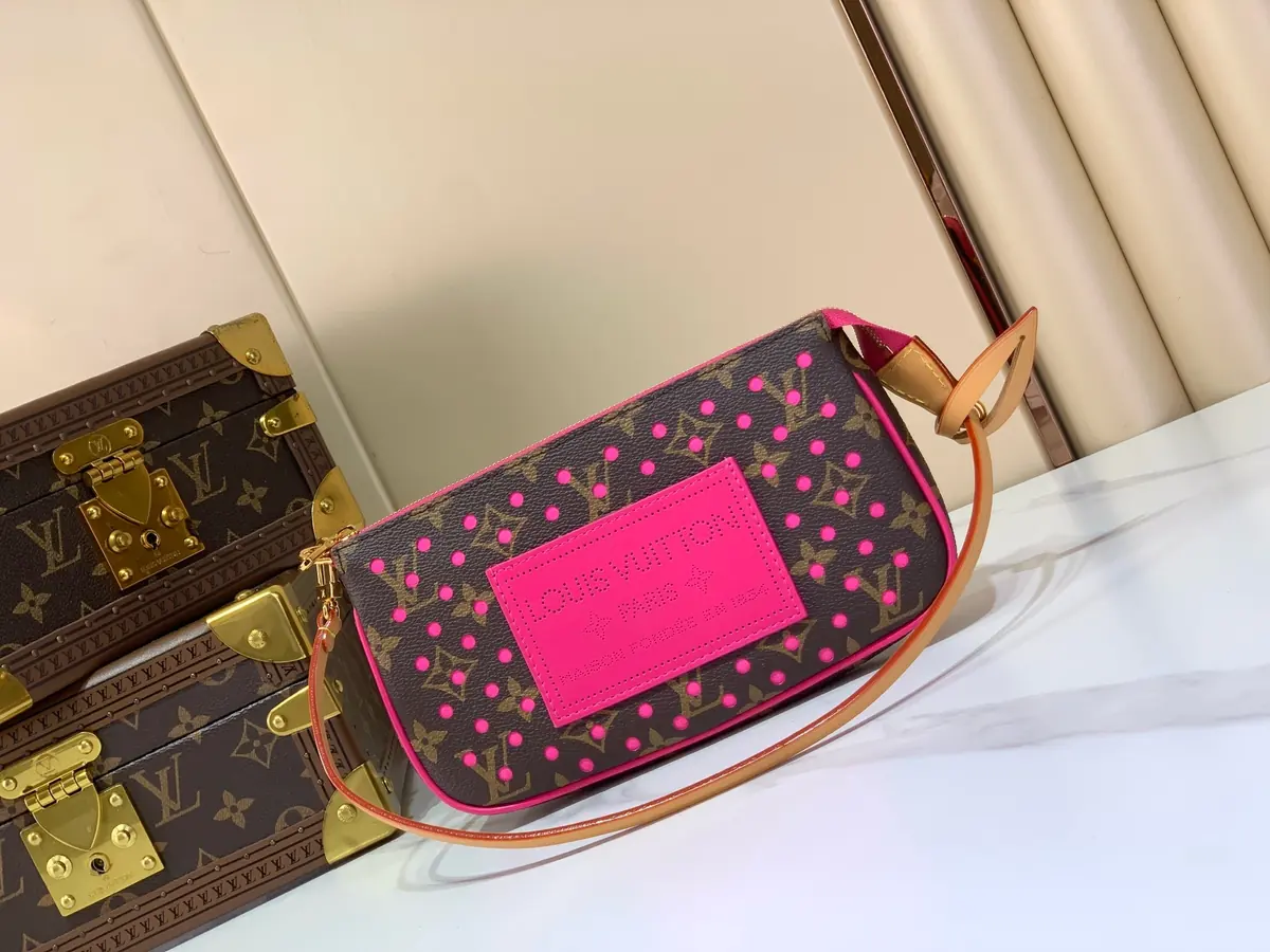 LV Style Beige Leather Clutch Bags detail image 1 from source 787709