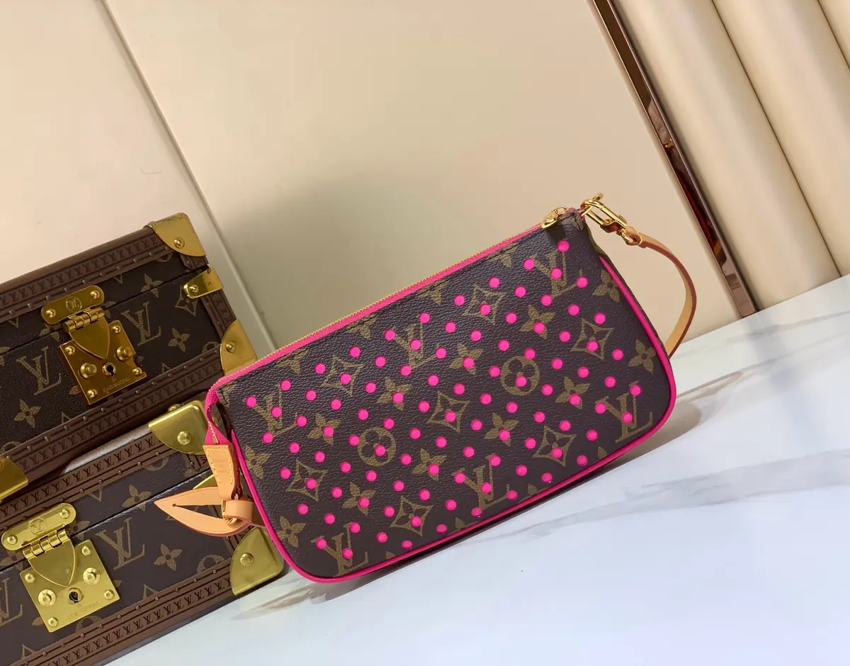 LV Style Beige Leather Clutch Bags detail image 3 from source 787709