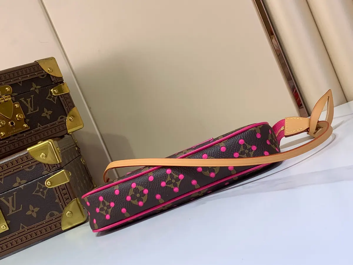 LV Style Beige Leather Clutch Bags detail image 4 from source 787709