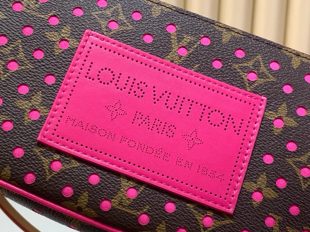 LV Style Beige Leather Clutch Bags detail image 5 from source 787709