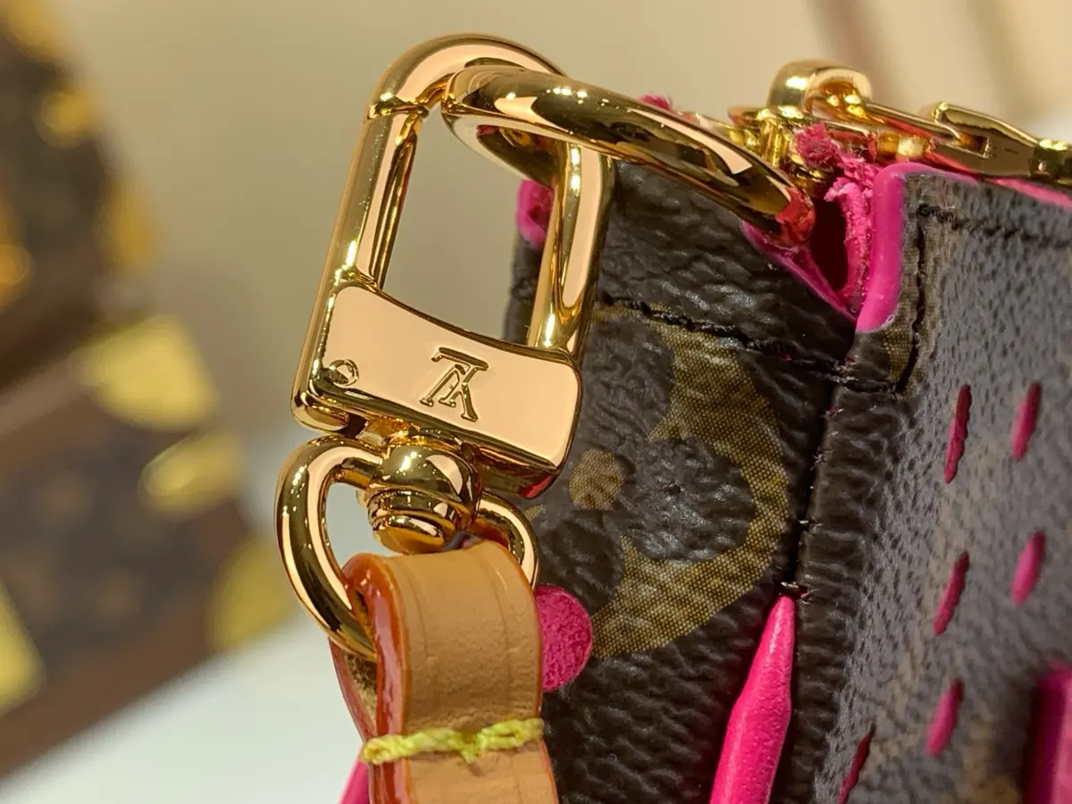 LV Style Beige Leather Clutch Bags detail image 6 from source 787709
