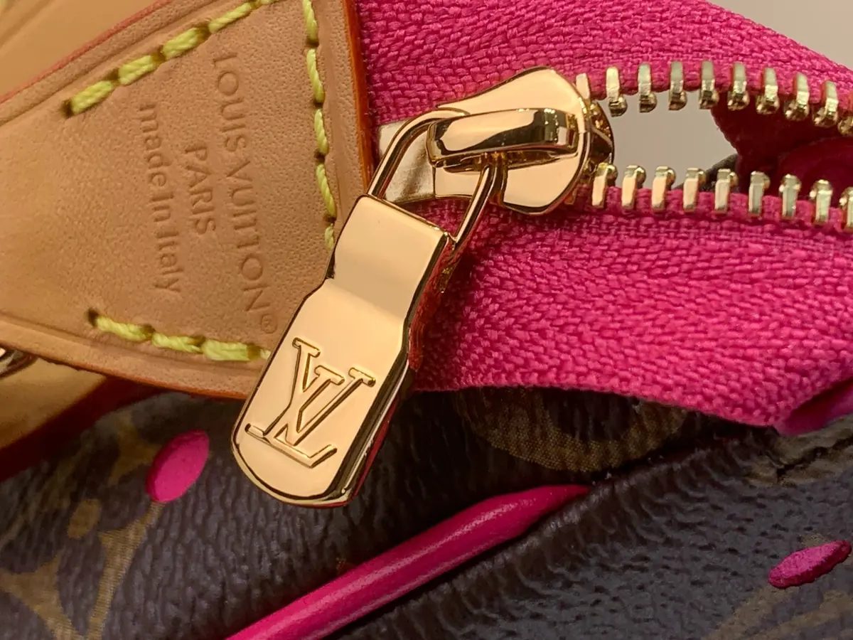 LV Style Beige Leather Clutch Bags detail image 8 from source 787709
