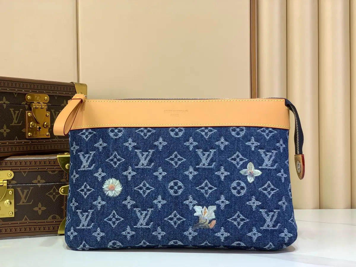 LV Style Beige Leather Clutch Bags detail image 1 from source 787735
