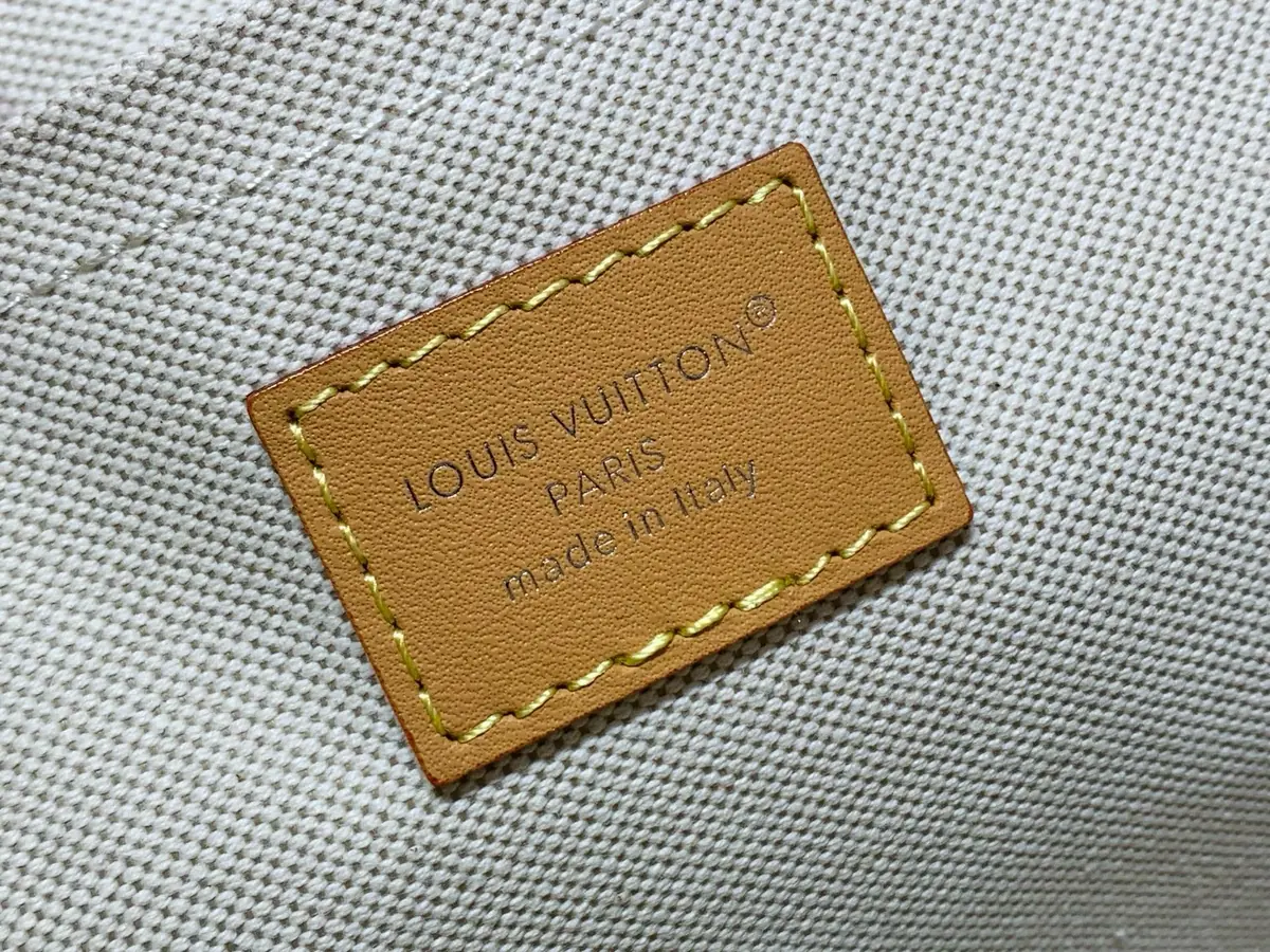 LV Style Beige Leather Clutch Bags detail image 8 from source 787735