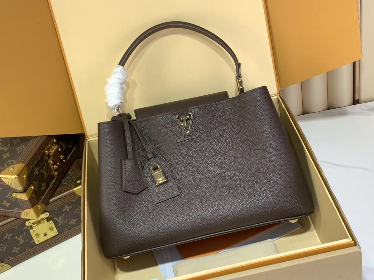 LV Style Beige Leather Crossbody Bag Lookbook Reference image 1