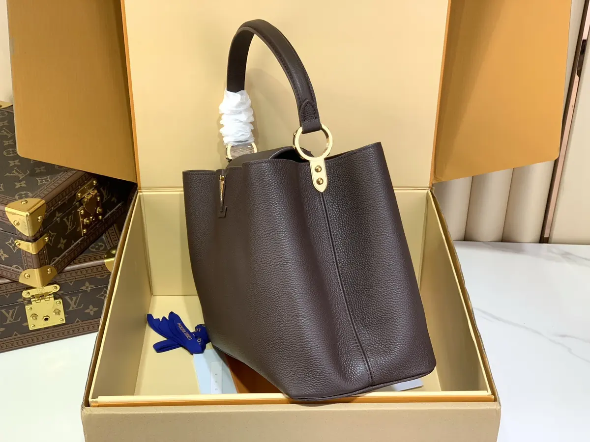 LV Style Beige Leather Crossbody Bag Lookbook Reference image 2