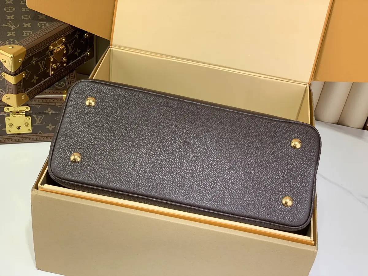 LV Style Beige Leather Crossbody Bag Lookbook Reference image 4