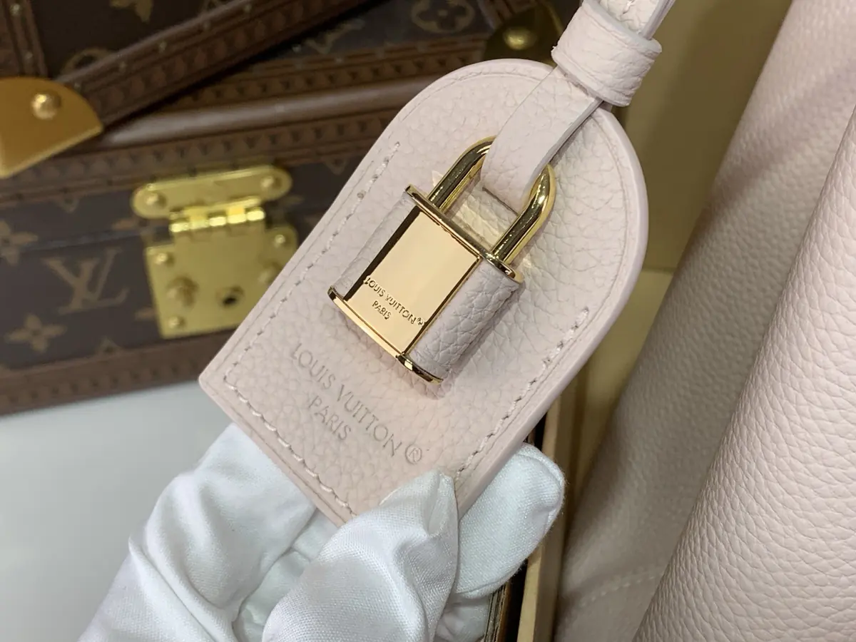 LV Style Beige Leather Crossbody Bag Lookbook Reference image 5