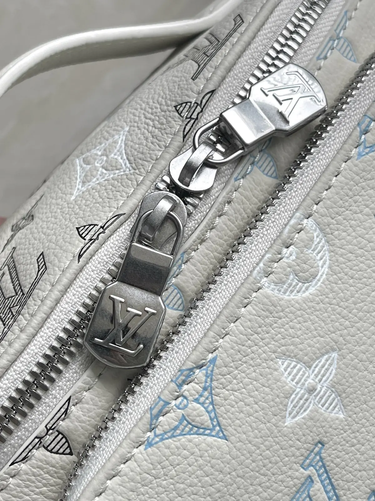 LV Style Beige Leather Crossbody Bag Lookbook Reference image 4